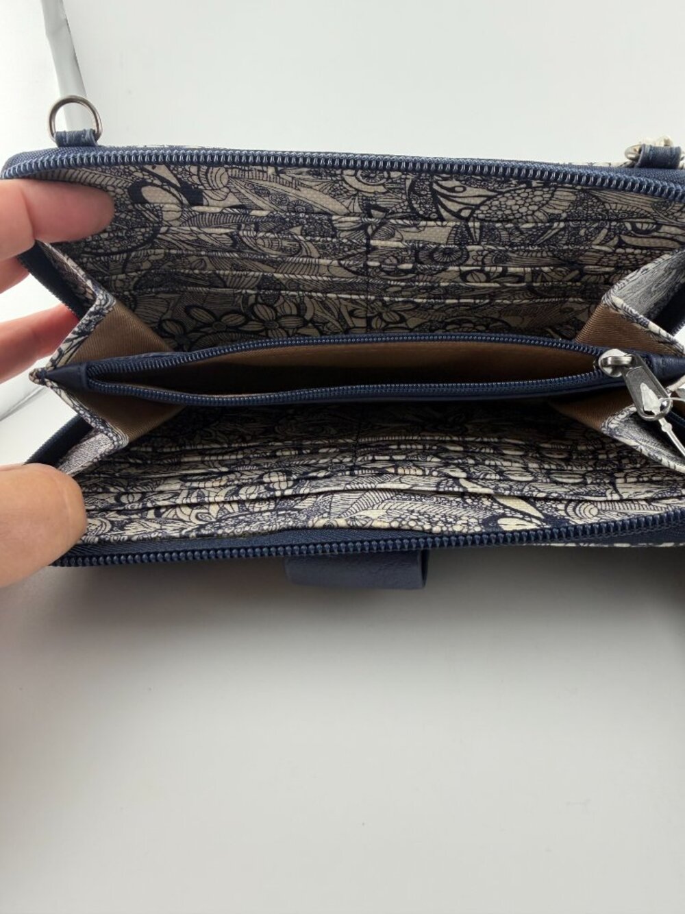 Sakroots Artist Circle Large Smartphone Crossbody Wallet - Navy Spirit Desert NW - Picture 6 of 7